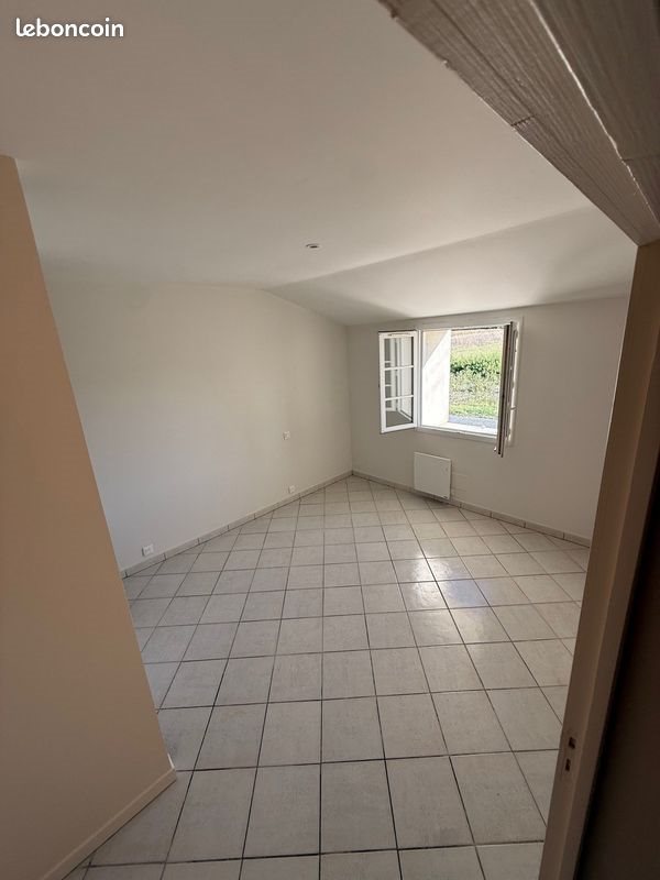 Maison à louer, 81m², Arces
