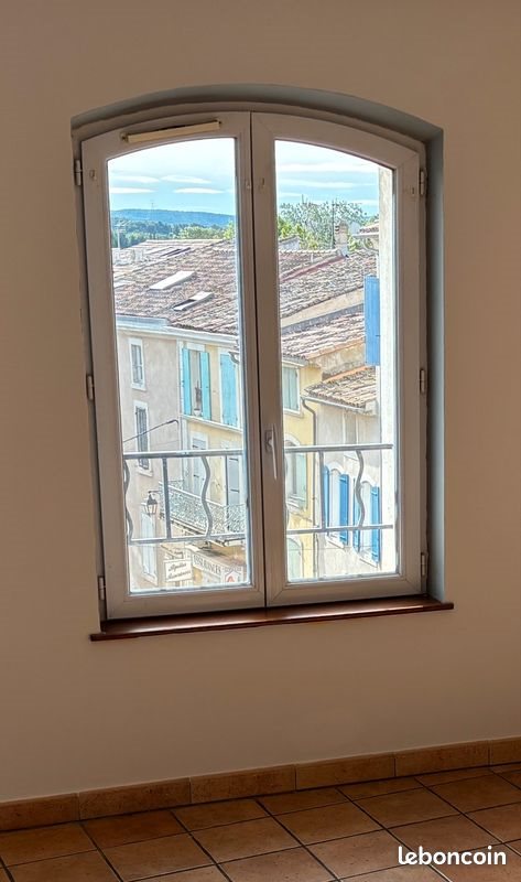 Appartement à louer, 85m², Eyguières