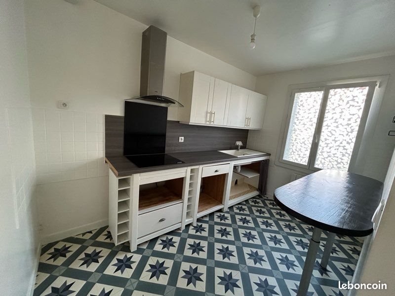 Maison à louer, 75m², Coulgens