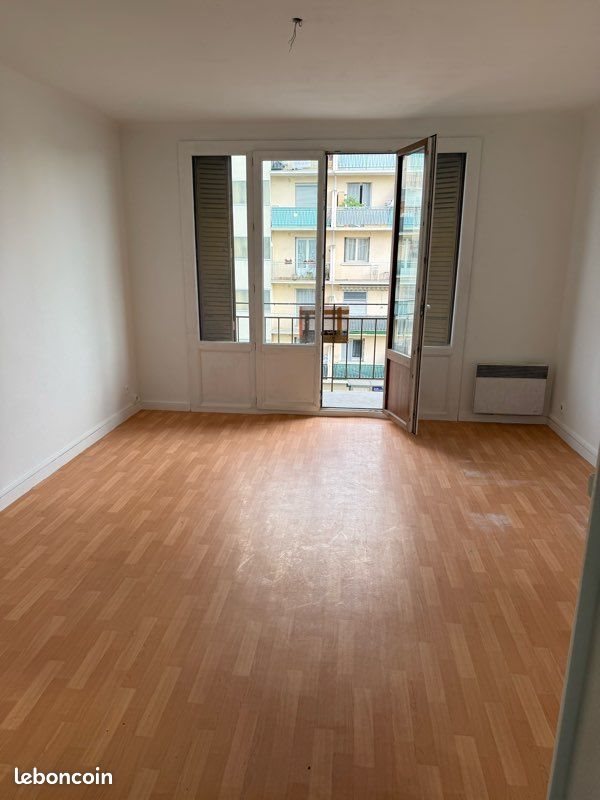 Appartement à louer, 60m², Roussillon