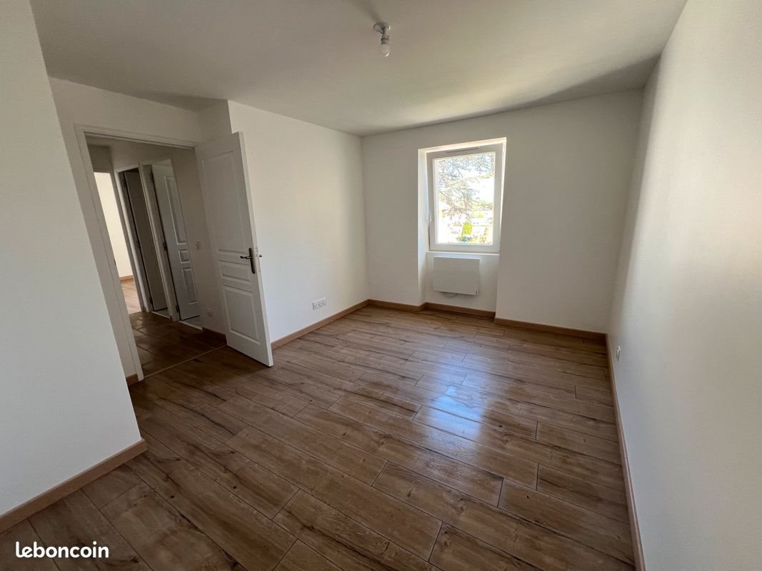 Maison à louer, 72m², Génissieux
