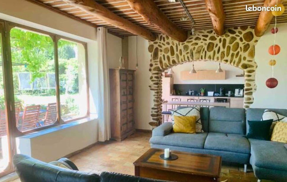 Maison à louer, 180m², Eyguières