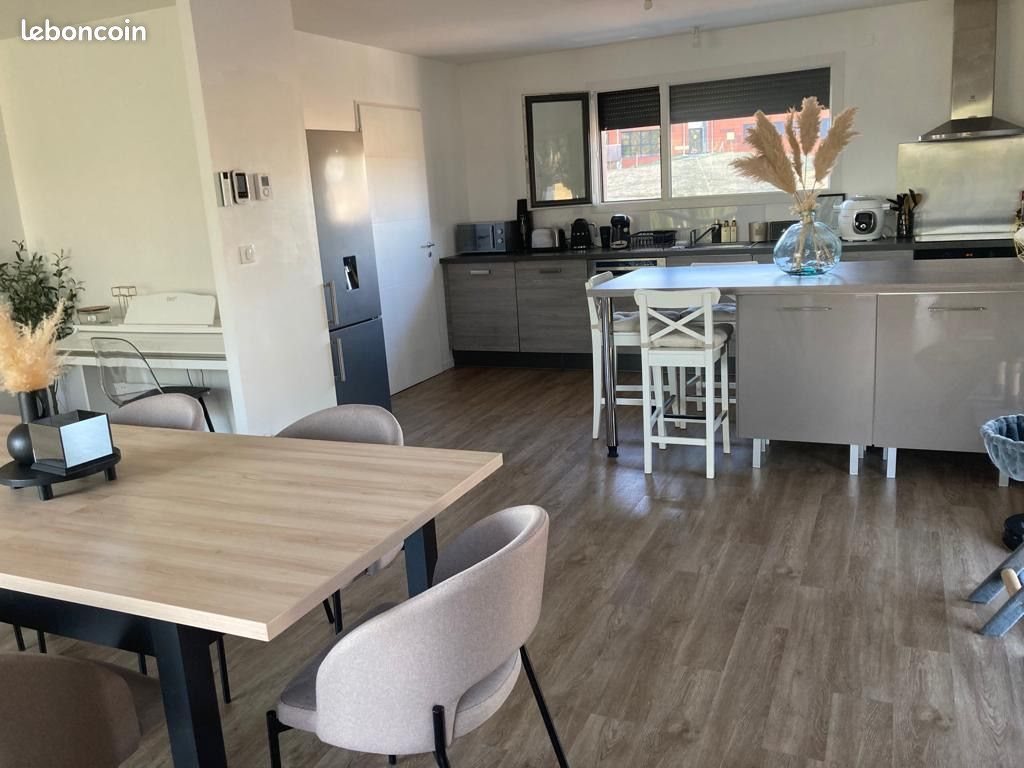 Appartement à louer, 100m², Etalans