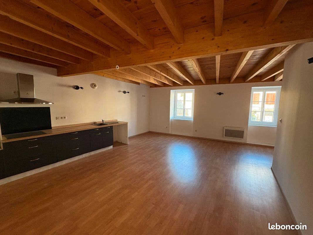 Appartement à louer, 120m², Saint-Julien-Chapteuil