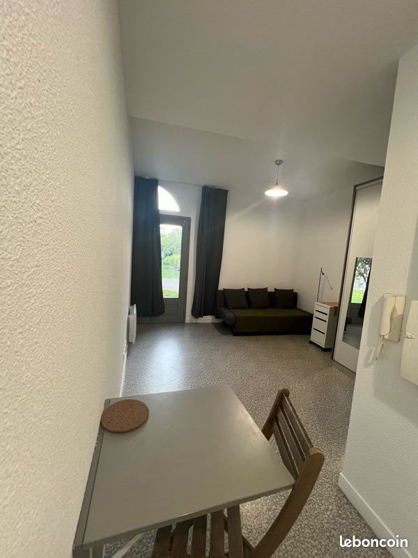 Appartement à louer, 21m², Évry-Courcouronnes