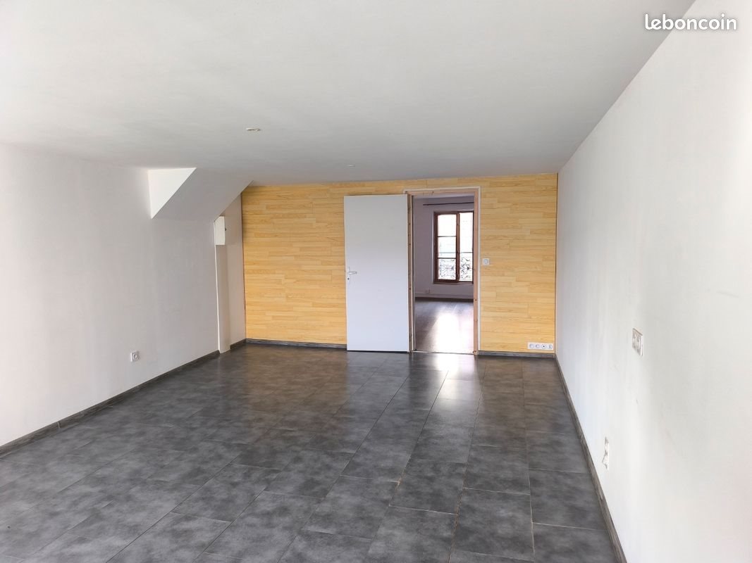 Appartement à louer, 57m², Orgelet