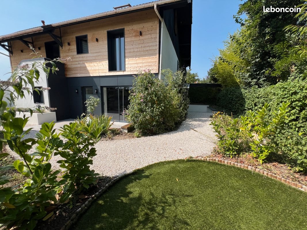 Appartement à louer, 80m², Messery