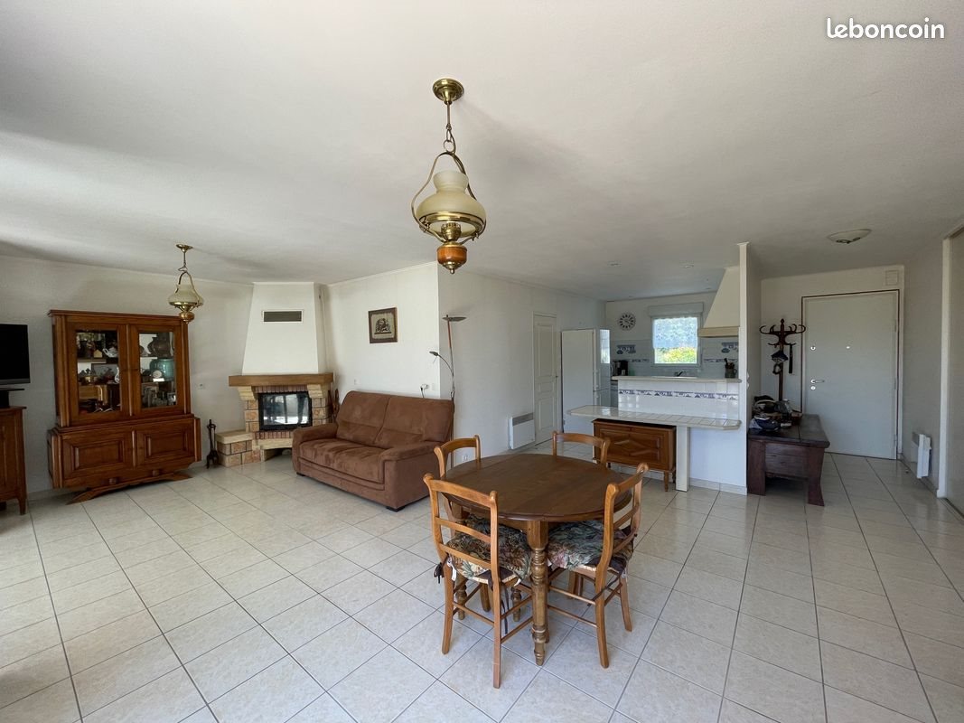 Maison à louer, 91m², Férel