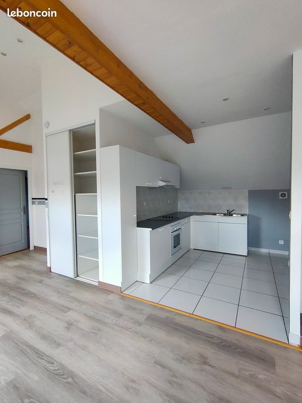 Appartement à louer, 76m², Trédion