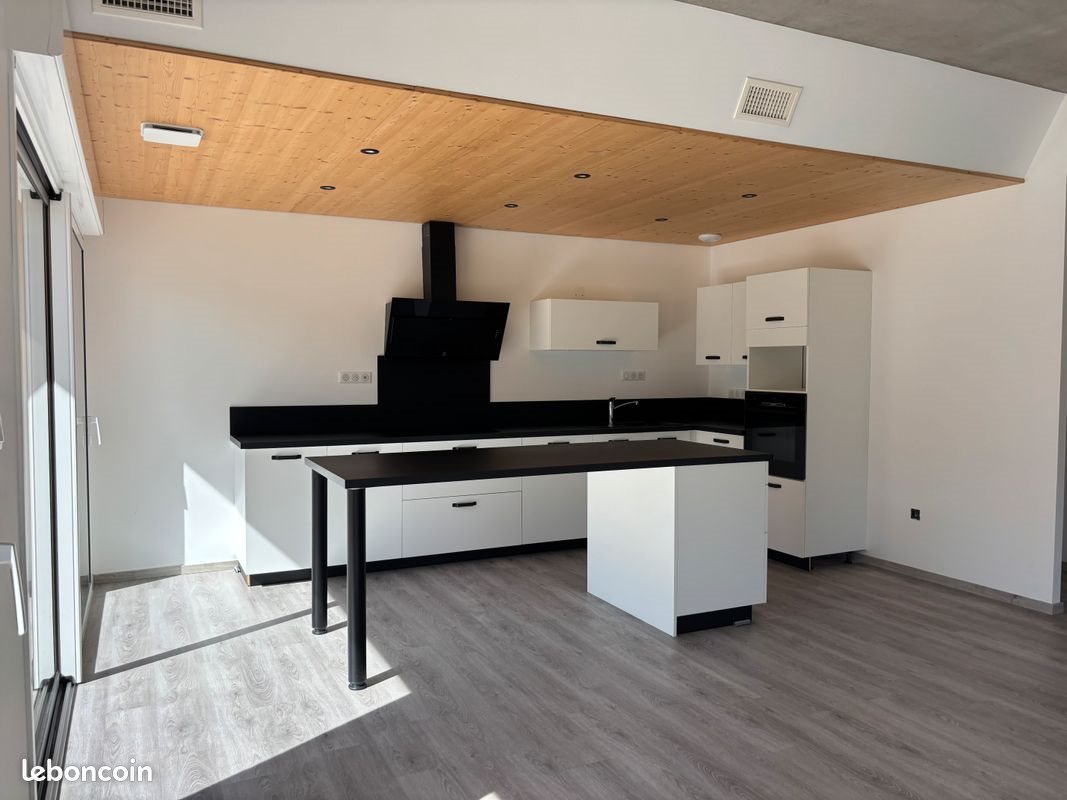Appartement à louer, 84m², Laissac