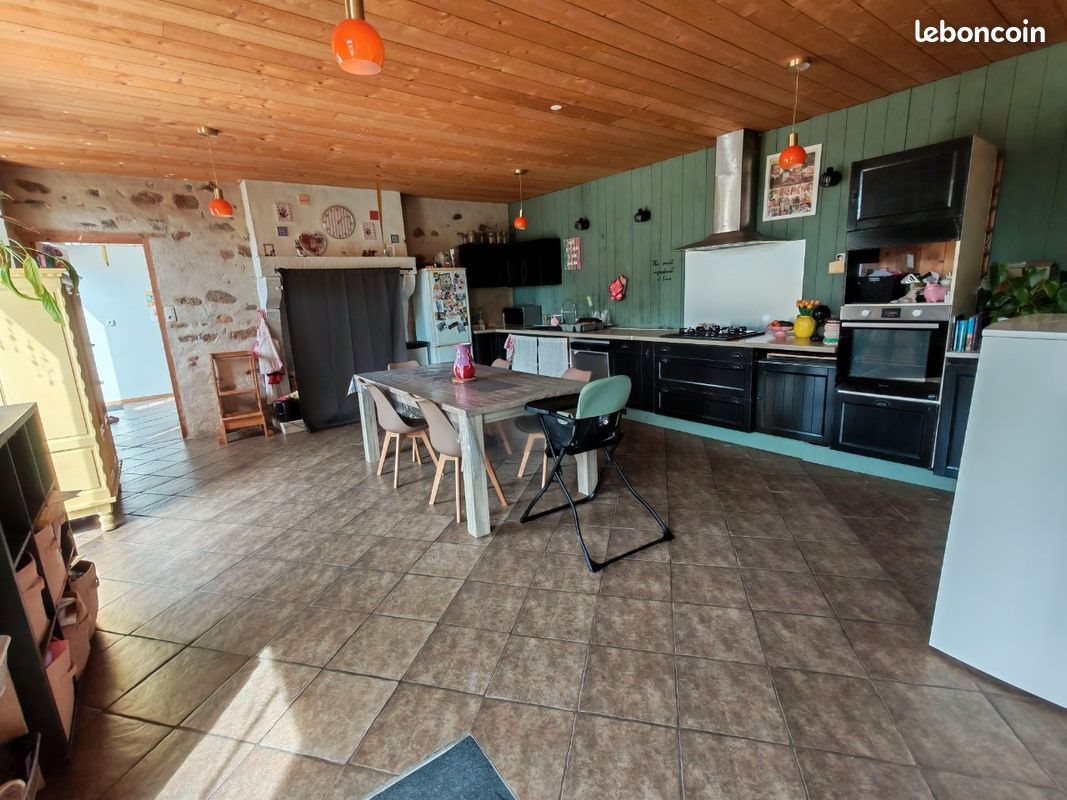 Maison à vendre, 136m², Saint-Georges-Buttavent