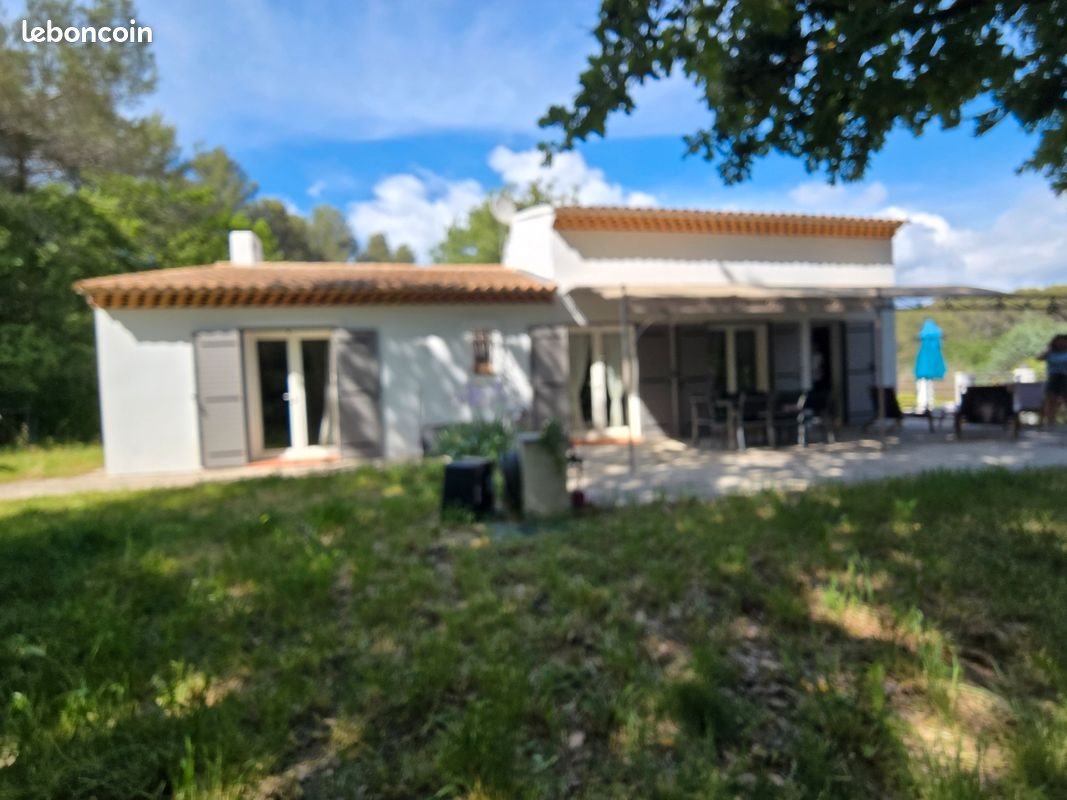 Maison à louer, 140m², Mimet