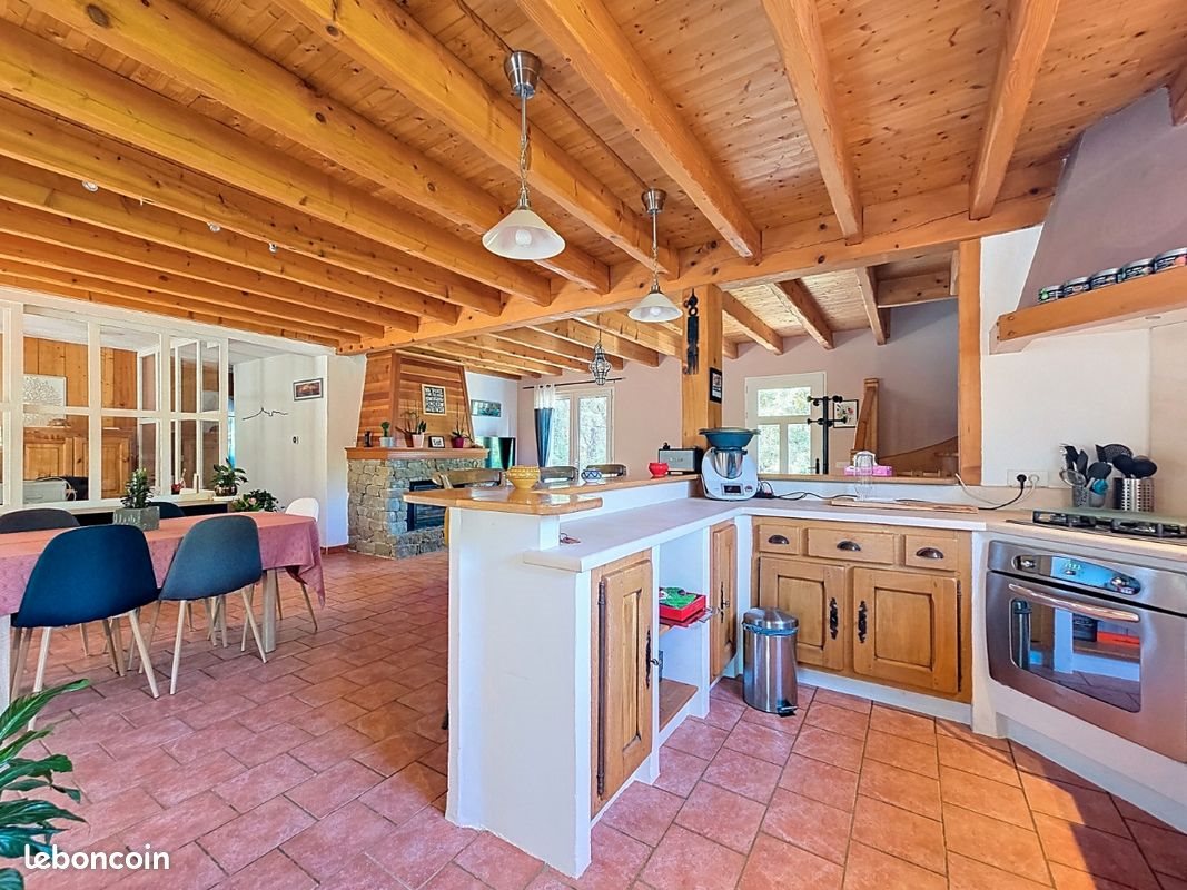 Maison à louer, 140m², Mimet