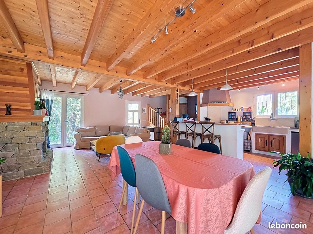 Maison à louer, 140m², Mimet