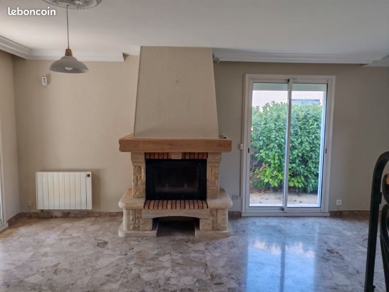 Maison à louer, 84m², Coursan