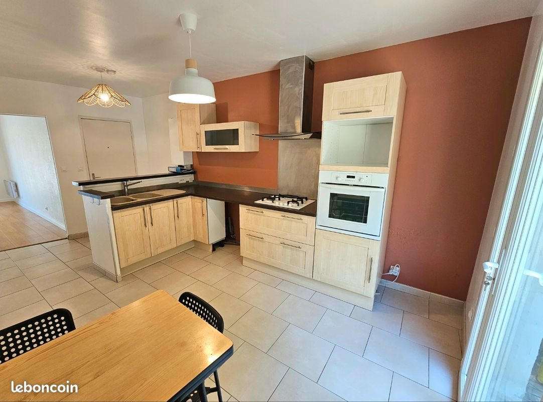 Maison à louer, 113m², Rochemaure