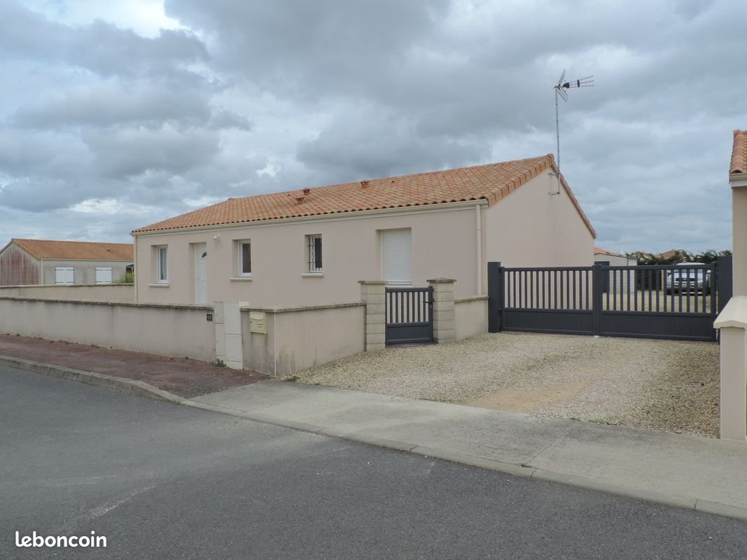 Maison à louer, 81m², Louzy