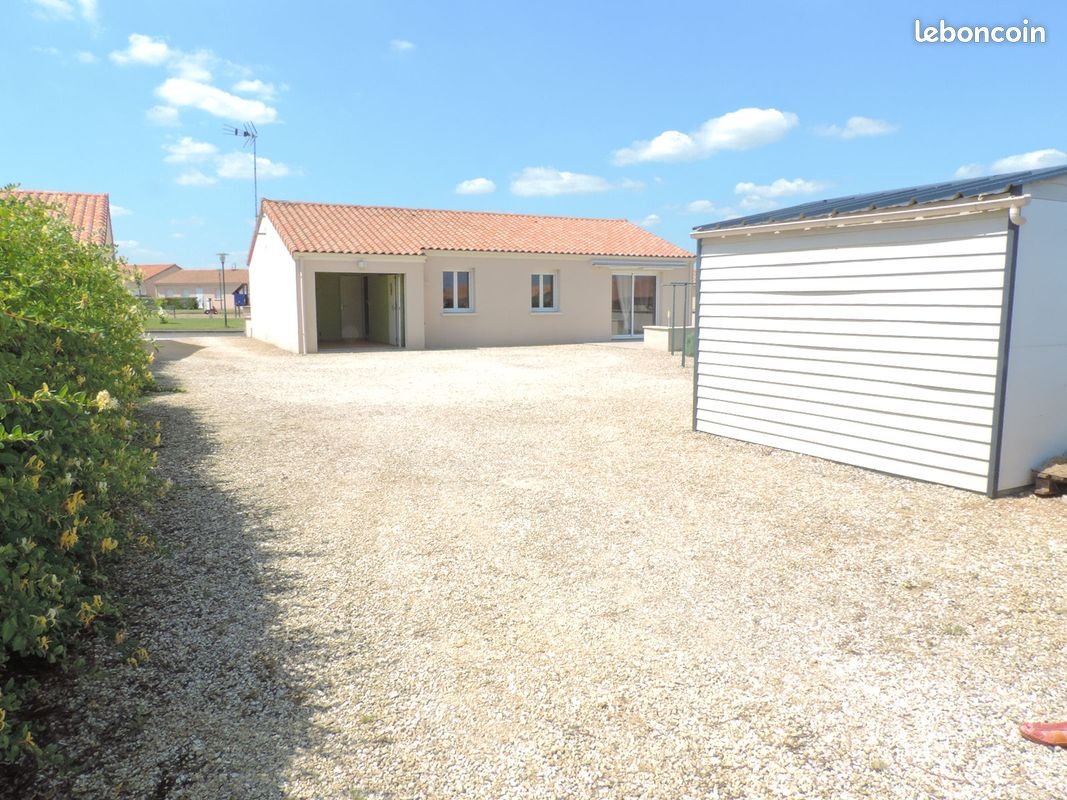 Maison à louer, 81m², Louzy