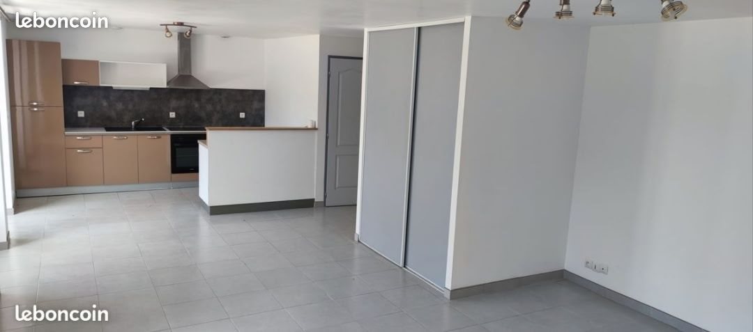 Maison à louer, 95m², Valdivienne