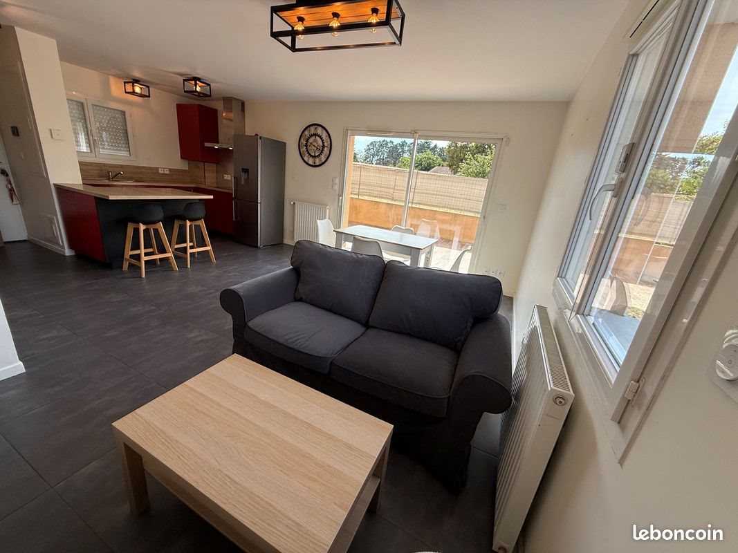 Maison à louer, 59m², Charly