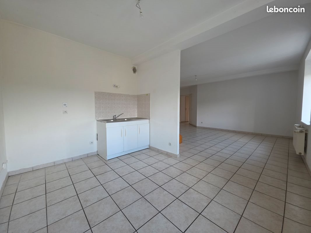 Appartement à louer, 99m², Dunières