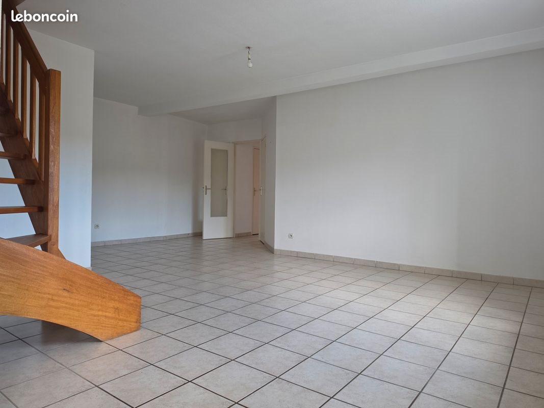 Appartement à louer, 99m², Dunières