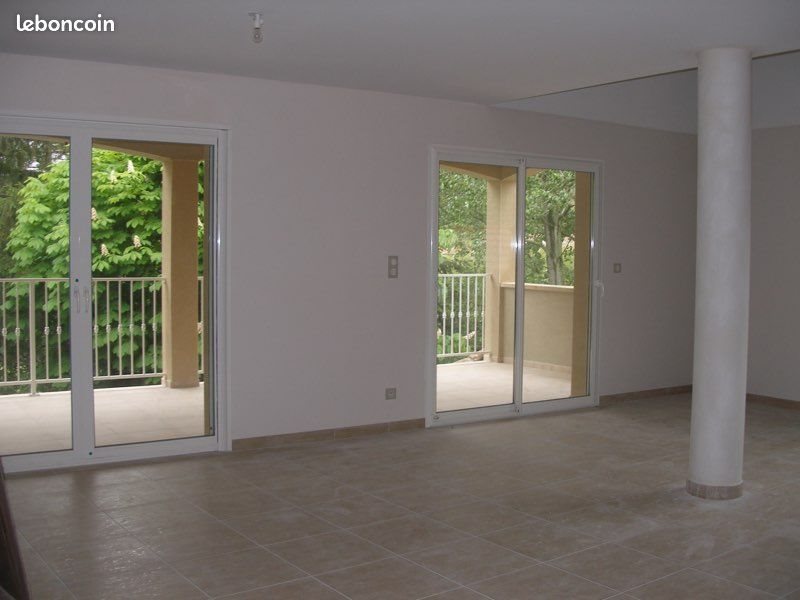 Maison à louer, 248m², Saint-Uze