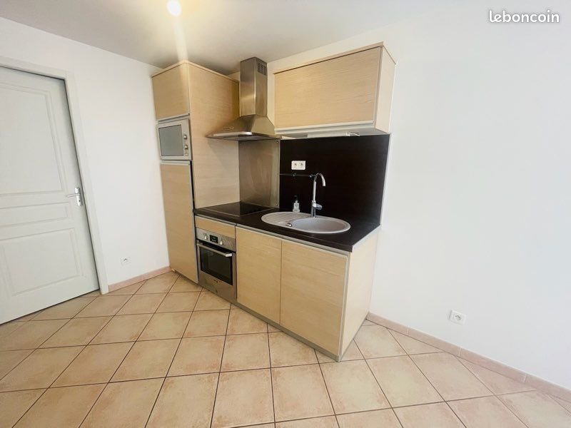 Appartement à louer, 28m², Pélissanne