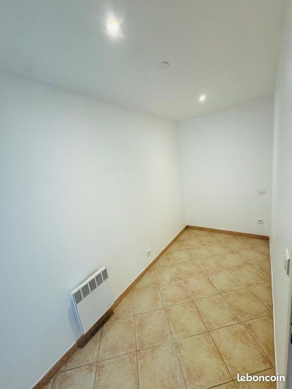 Appartement à louer, 28m², Pélissanne