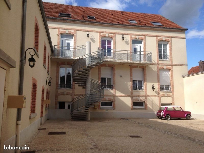 Appartement à louer, 80m², Ay