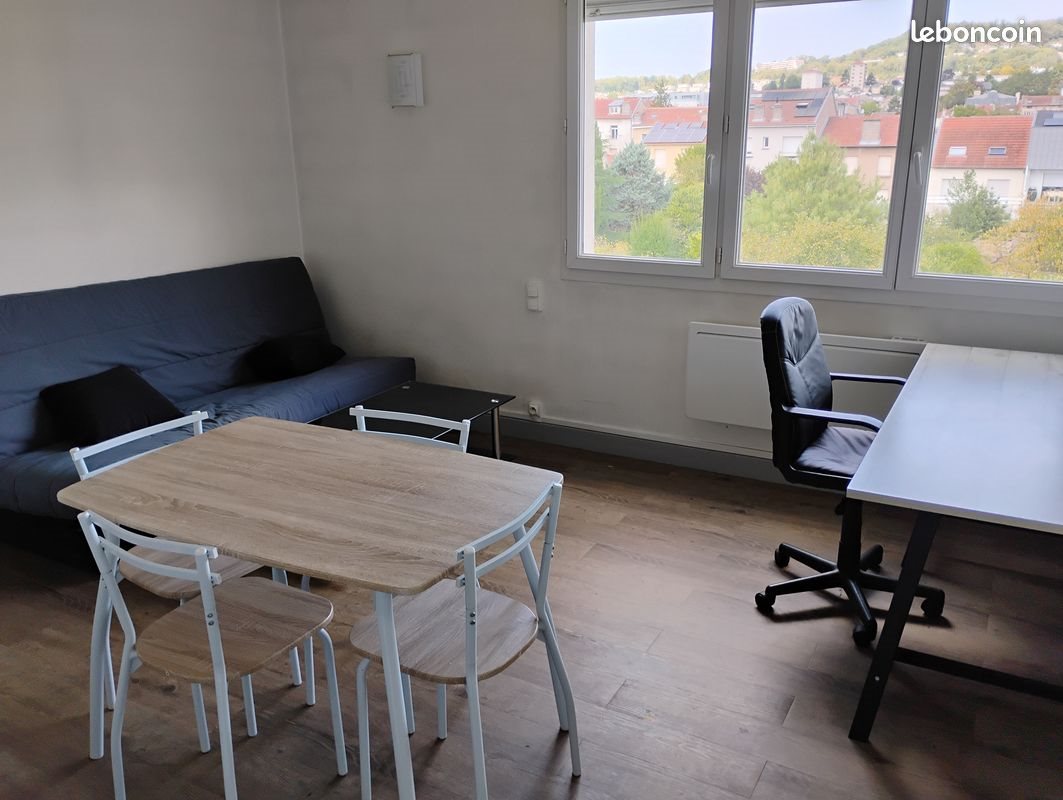 Appartement à louer, 24m², Saint-Max
