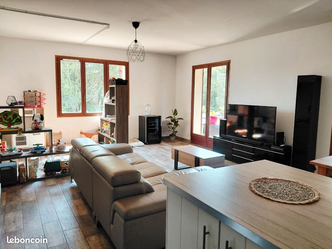 Appartement à louer, 69m², Saint-Maximin-la-Sainte-Baume