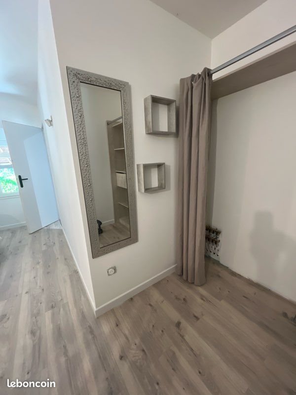 Appartement à louer, NaNm², Salles