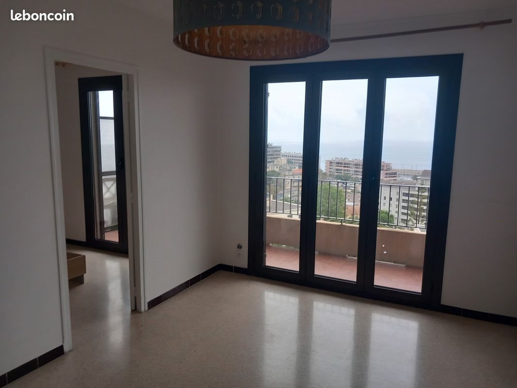 Appartement à louer, 70m², Bastia