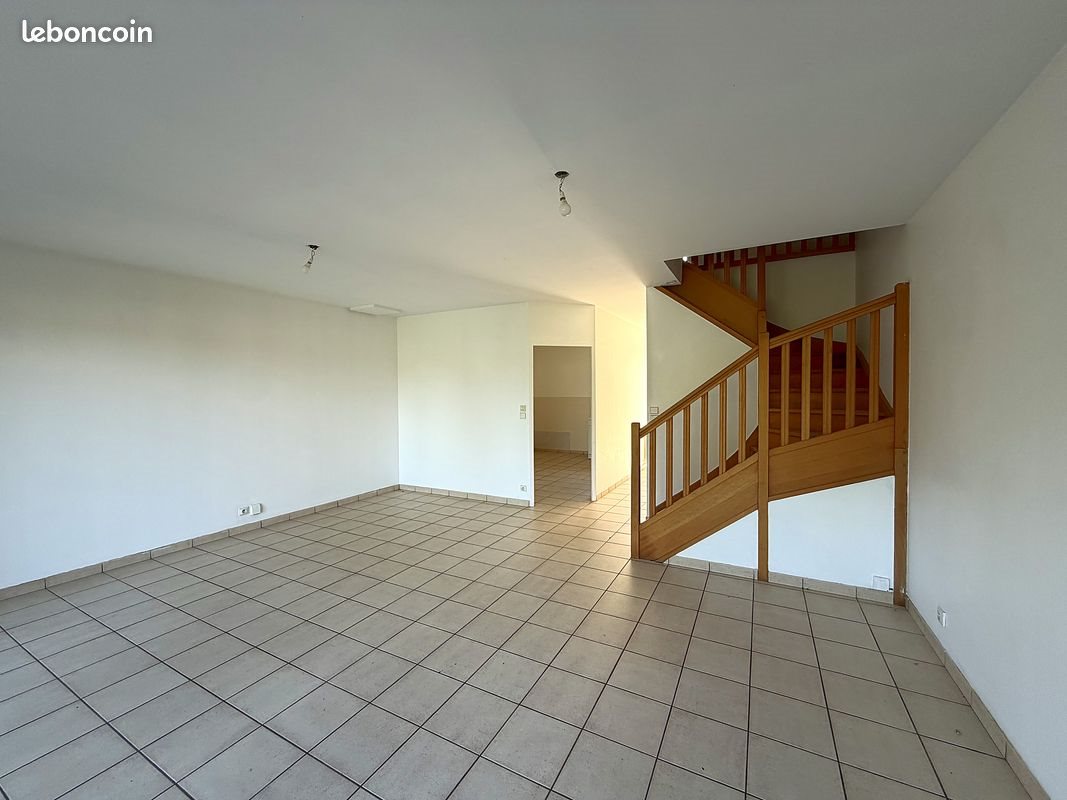 Maison à louer, 110m², Charly
