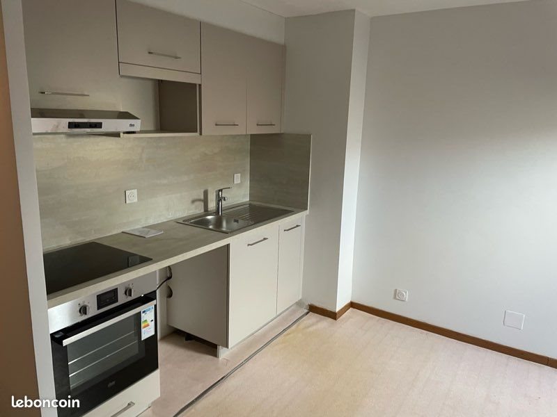 Appartement à louer, 80m², Lanuéjouls