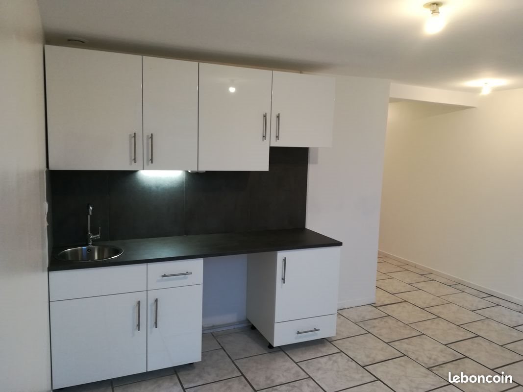 Appartement à louer, 47m², Luzinay