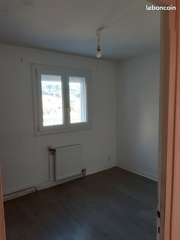 Appartement à louer, 63m², Montrottier