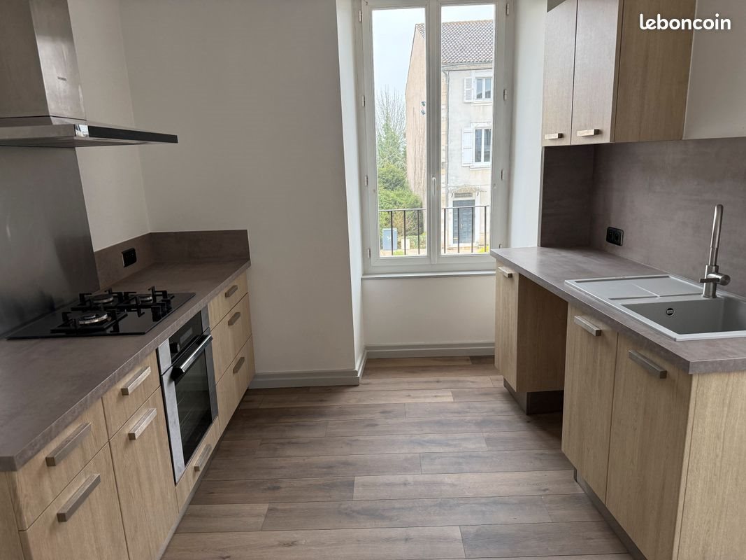 Appartement à louer, 84m², Catus