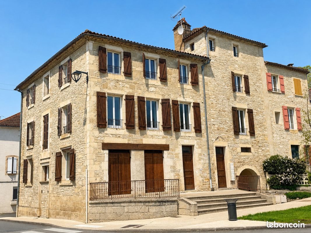 Appartement à louer, 84m², Catus