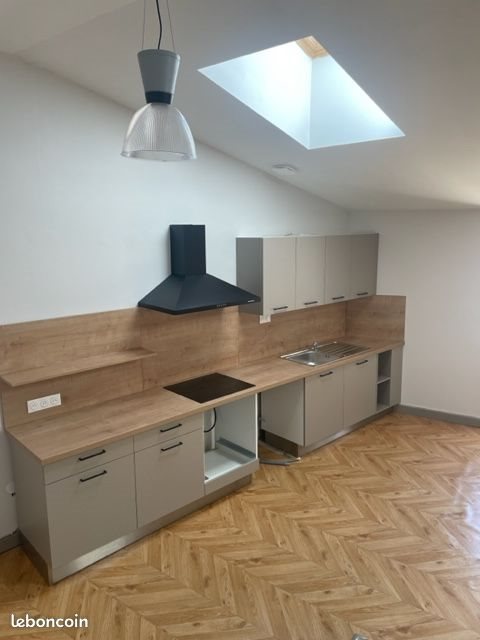 Maison à louer, 110m², Saint-Laurent-de-Chamousset