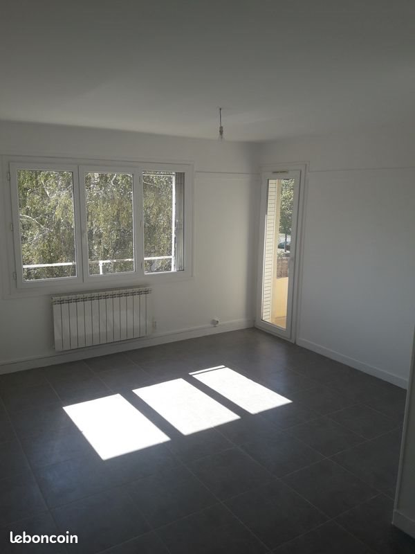 Appartement à louer, 68m², Chauffailles