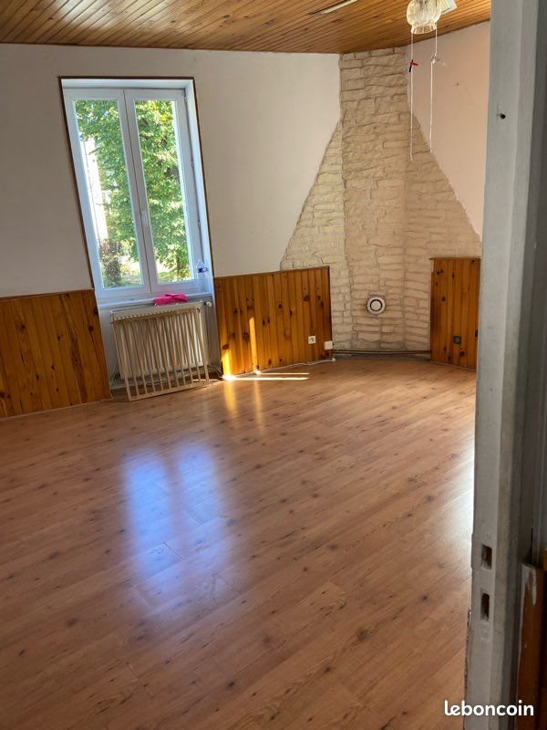 Appartement à louer, 90m², Dunières