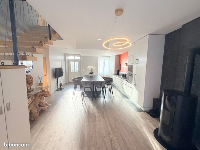 Maison à vendre, 150m², Le Chambon-Feugerolles