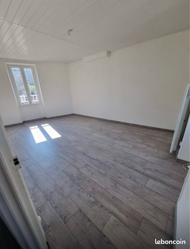 Appartement à louer, 45m², Joyeuse
