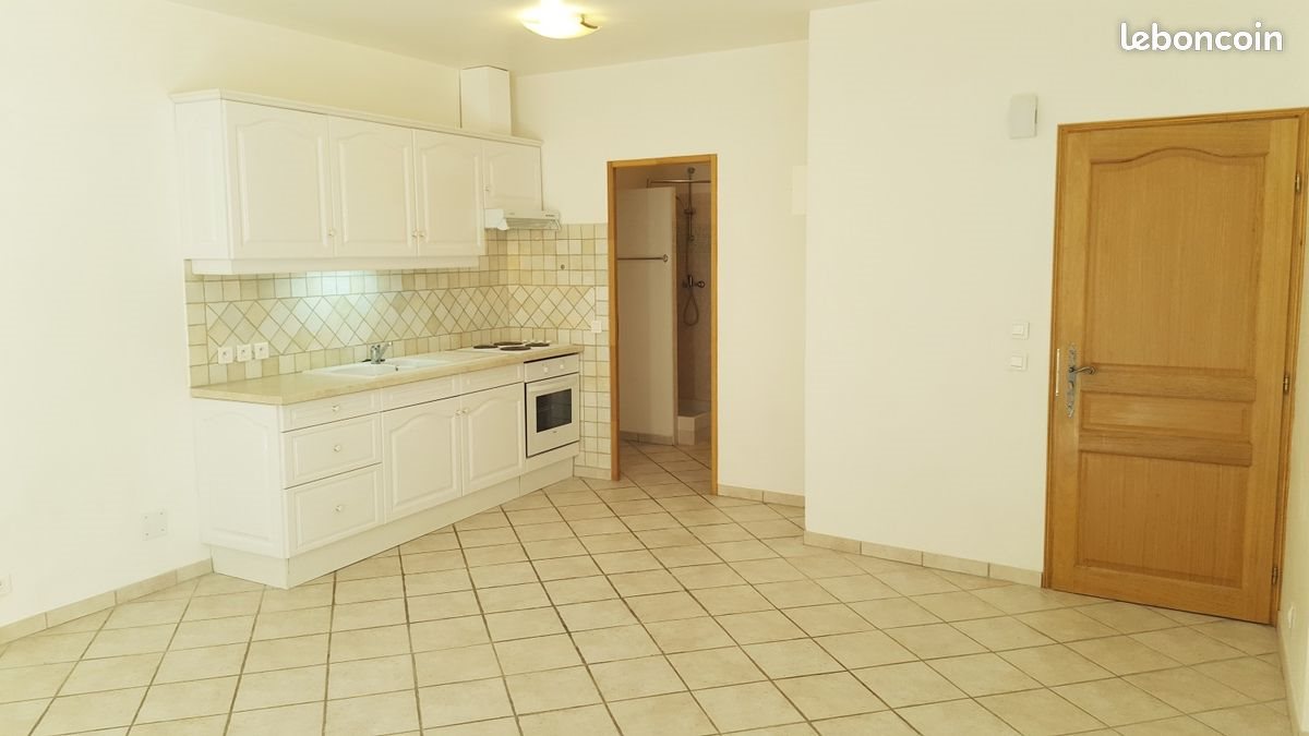 Appartement à louer, 28m², Peyrolles-en-Provence