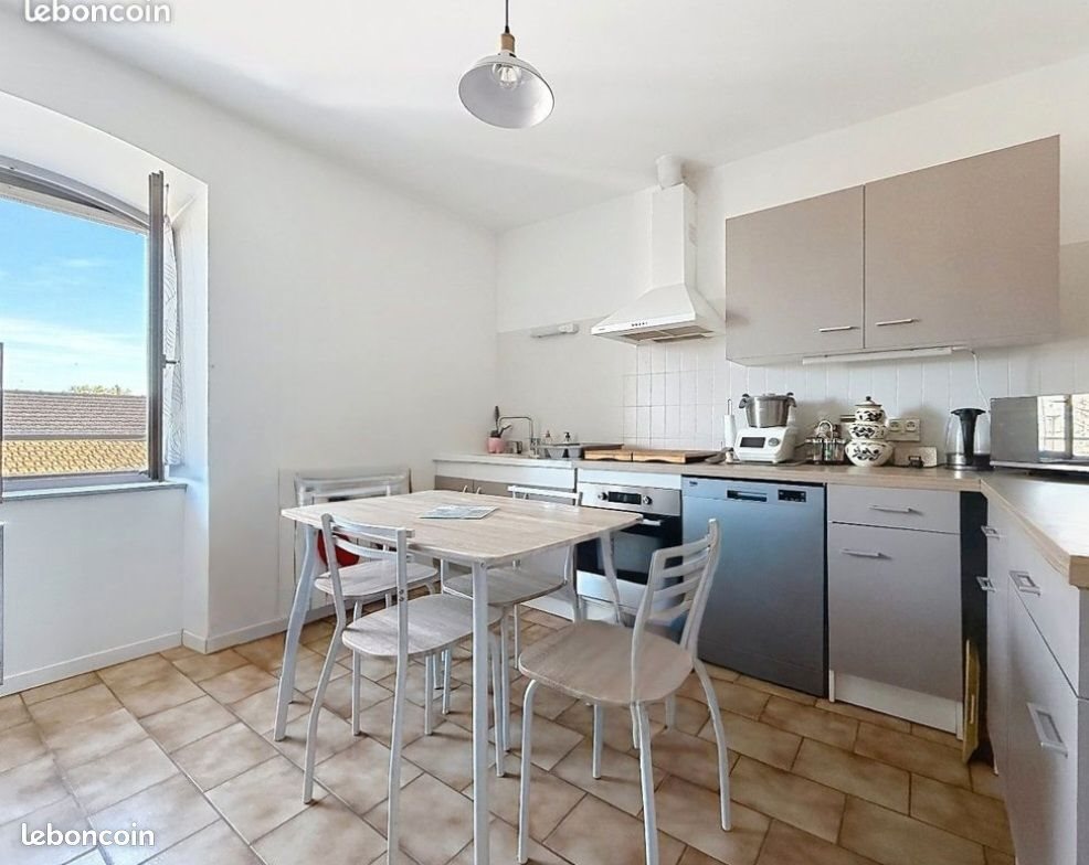 Appartement à louer, 82m², Ruoms
