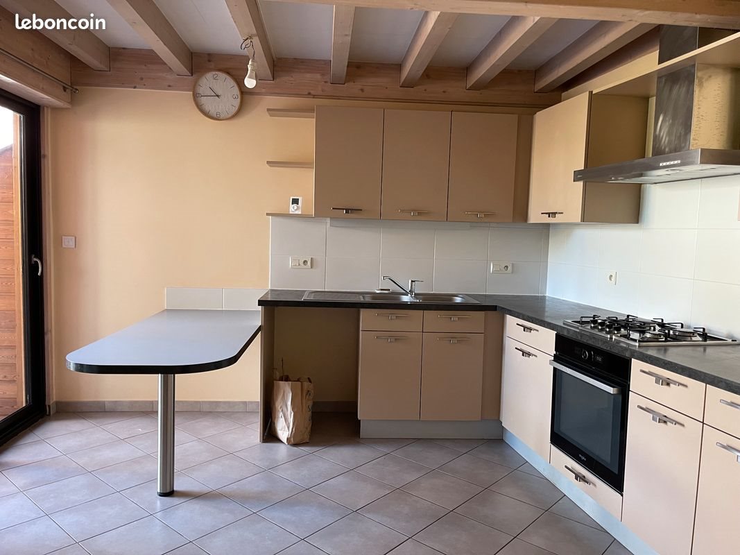 Appartement à louer, 75m², Saint-Etienne-de-Crossey