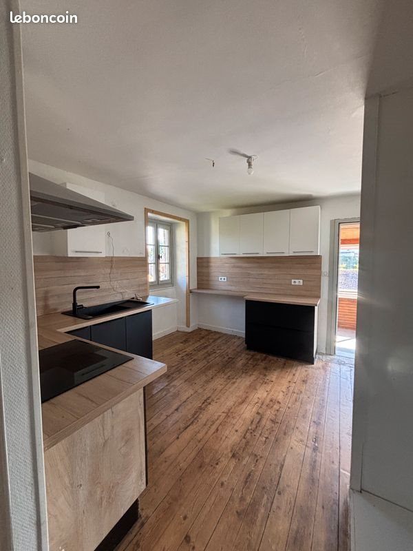 Appartement à louer, 113m², Saint-Yrieix-la-Perche