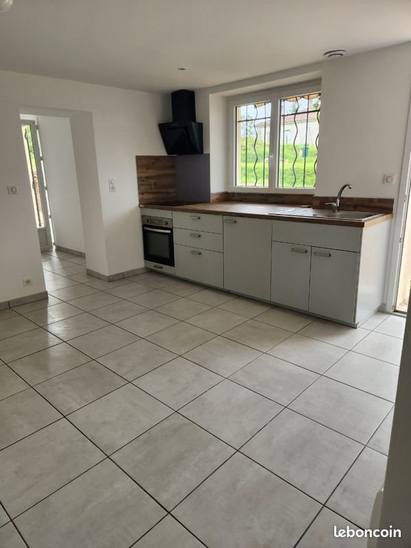 Maison à louer, 69m², Virazeil